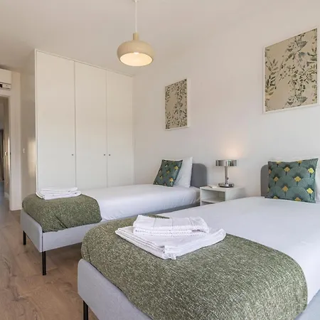 Fabulous Terrace Over Monsanto By Innkeeper アパート